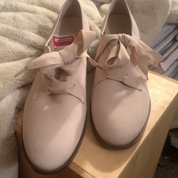 Shoes - Picture 8 of 9